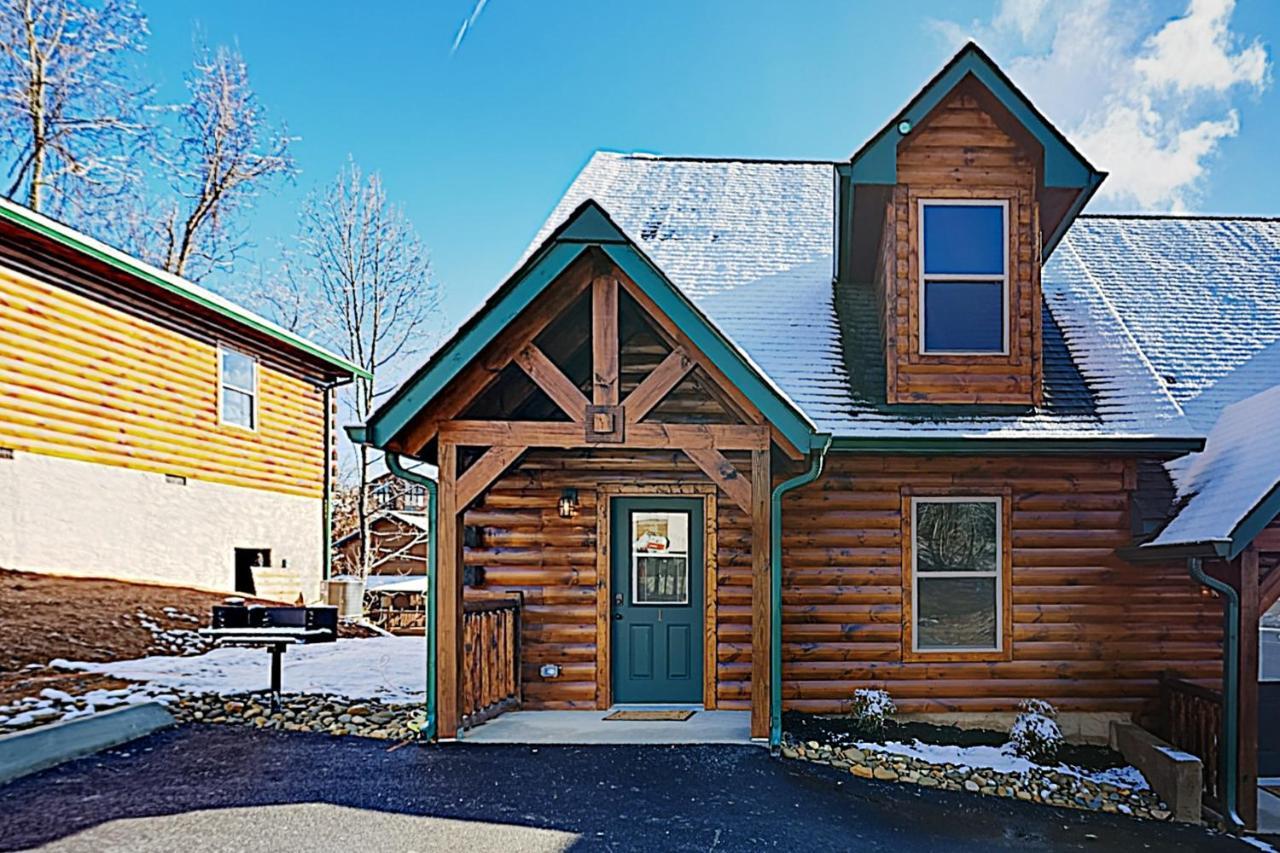 Bear Cove Falls Pigeon Forge Exterior photo