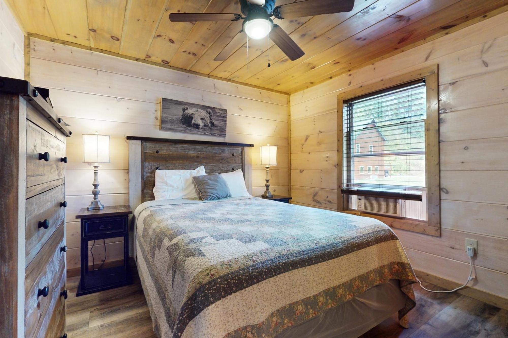 Bear Cove Falls Pigeon Forge Room photo