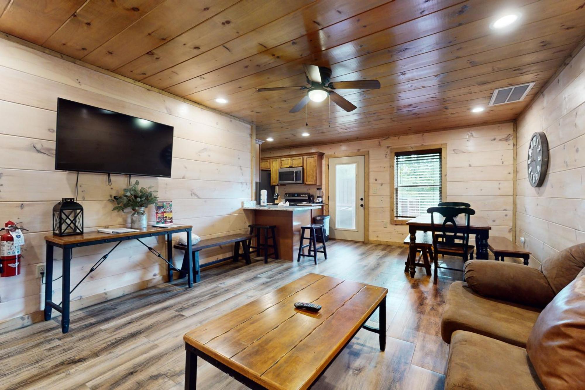Bear Cove Falls Pigeon Forge Room photo