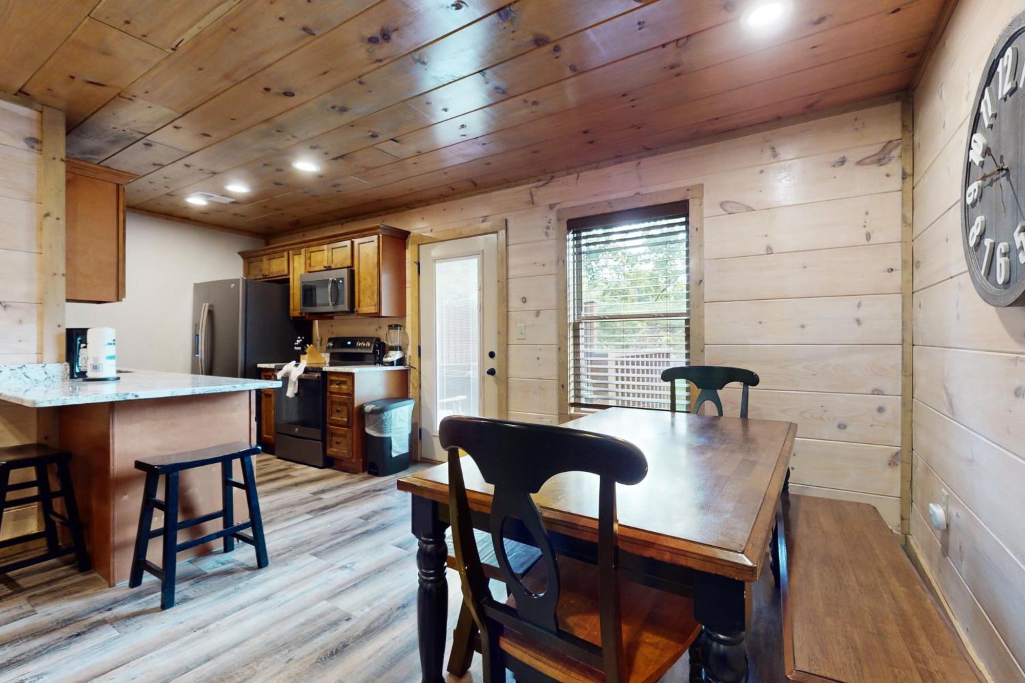 Bear Cove Falls Pigeon Forge Room photo