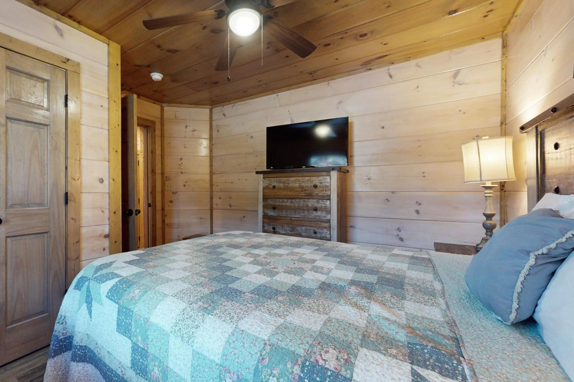 Bear Cove Falls Pigeon Forge Room photo